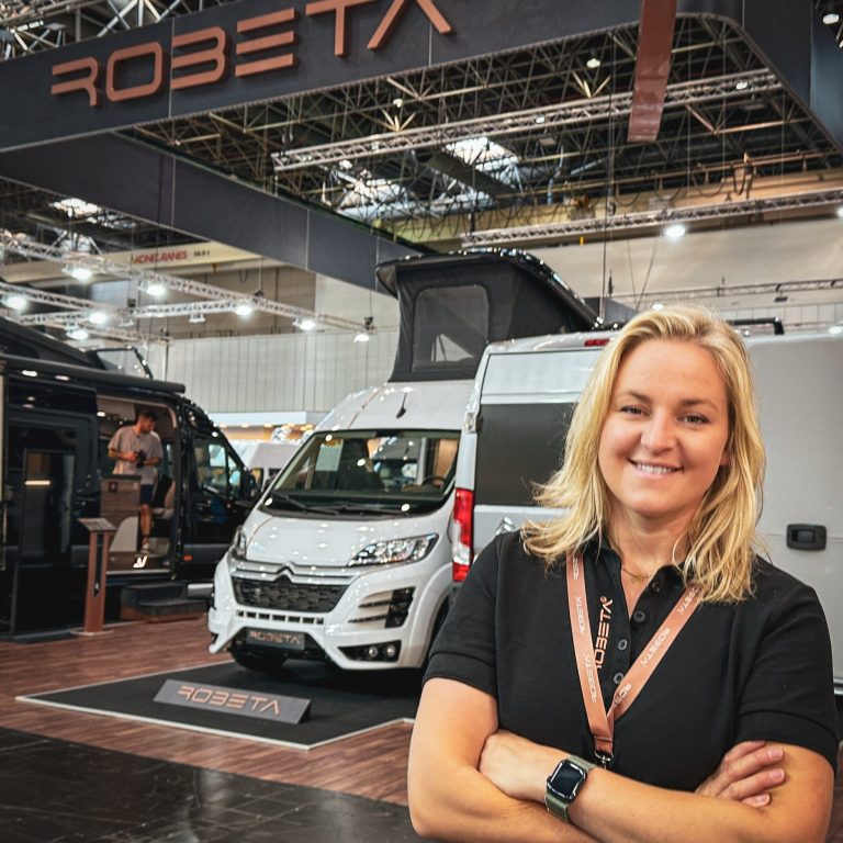 Ausstellungsstand Caravan Salon Düsseldorf 2024. Robeta Campervans Deutschland