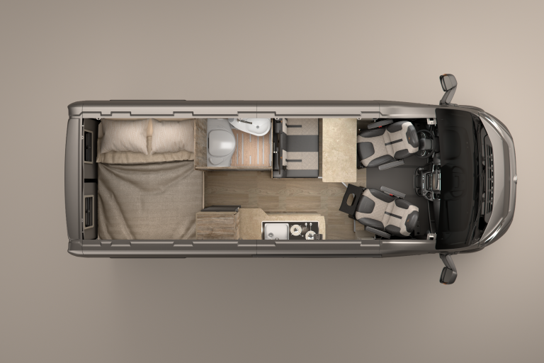 Innenansicht eines Robeta Helios Campervans mit Sitzen, Querbett im Heckbereich, Bad und Kücheneinheit.